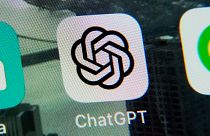 A aplicação ChatGPT é apresentada num iPhone em Nova Iorque, a 18 de maio de 2023