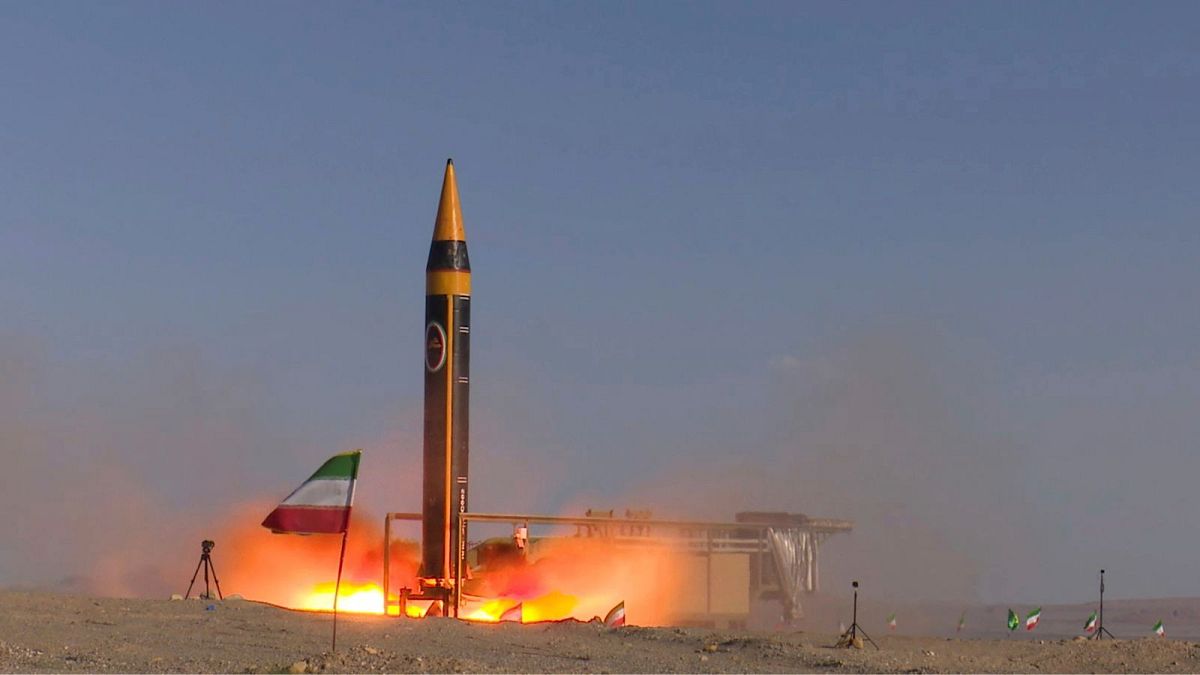 عکس آرشیوی از آزمایش یک موشک بالستیک از سوی ایران