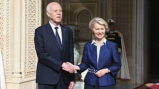 A Presidente da Comissão Europeia, Ursula von der Leyen, deslocou-se em julho à Tunísia para concluir o controverso acordo.