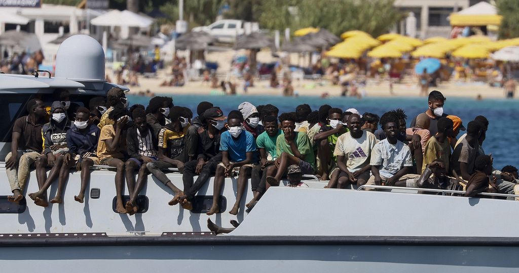 Mediterranean: crossings of African migrants have almost doubled