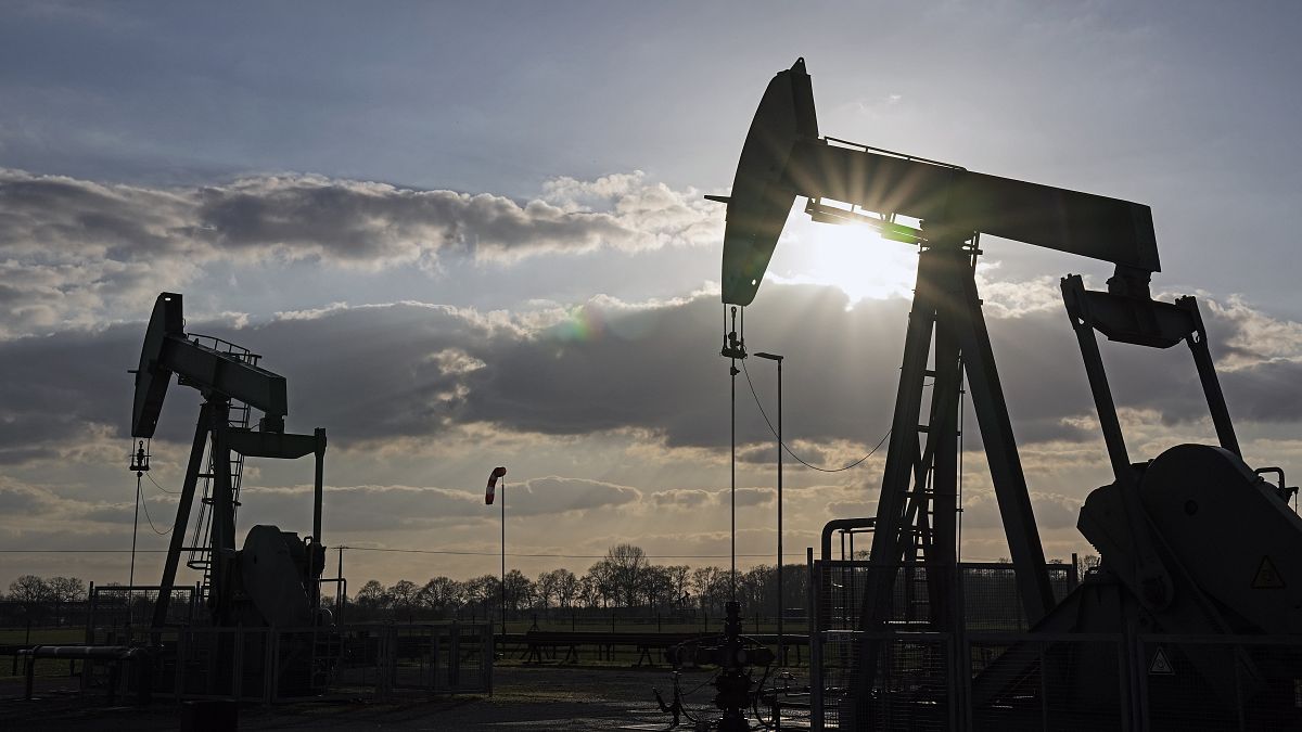 L'incertitude monte en Europe alors que les prix du pétrole continuent de  grimper