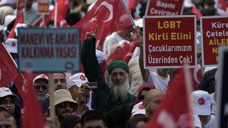 مظاهرة مناهضة لمجتمع المثليين في إسطنبول، تركيا.