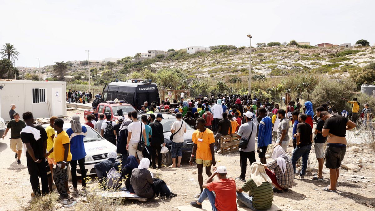 Migránsok Lampedusán