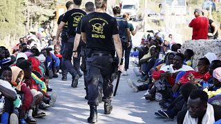 Agenti della polizia a Lampedusa, il 15 settembre 2023