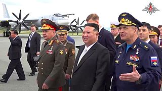 Le dirigeant nord-coréen aux côtés du ministre russe de la Défense Sergueï Choïgou à Vladivostock, Russie, samedi 16 septembre. (image du ministère russe de la Défense)