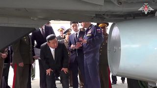 Ким Чен Ыну показывают российские стратегические бомбардировщики, кадр из видео министерства обороны.