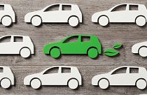Os automóveis eléctricos estão a ter um grande aumento nas vendas, mas será que são realmente melhores no que diz respeito à sua pegada de carbono?