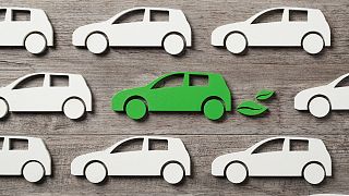 Los coches eléctricos están disfrutando de un auge en ventas, pero ¿son realmente mejores en lo que respecta a su huella de carbono?