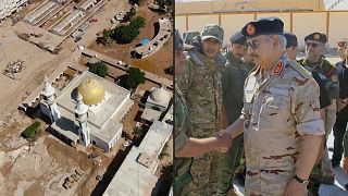  يُظهر مقطع فيديو نشرته القيادة العامة للقوات المسلحة الليبية السبت المشير خليفة حفتر، وهو يقوم بجولة في  درنة التي ضربتها الفيضانات.