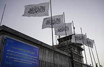 أعلام طالبان ترفرف في مطار كابول، أفغانستان، 9 سبتمبر 2021