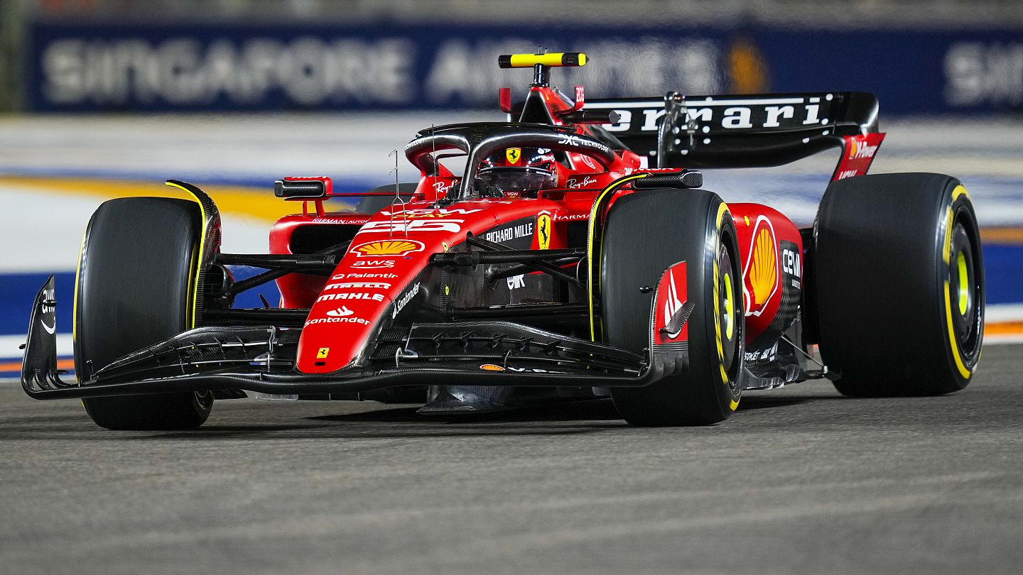 Singapore Grand Prix Sainz wins as Verstappen and Red Bulls streaks end Euronews