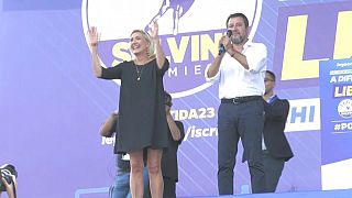 Marine Le Pen (balra) és Matteo Salvini a pontidai politikai találkozón 2023.03.17-én.  
