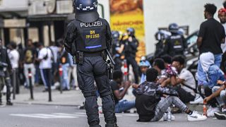 Полиция после беспорядков в Штутгарте