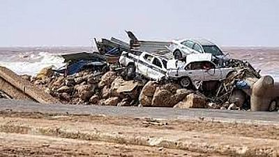 Los buzos sigue recuperando cadáveres del interior de coches en el fondo del puerto de Derna