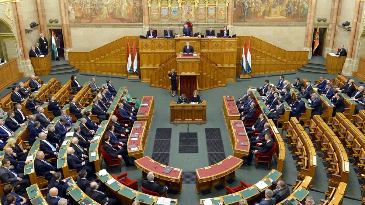 Macaristan Meclisi'ne hitap eden Başbakan Viktor Orban (arşiv)
