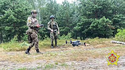 Soldaten mit Drohne