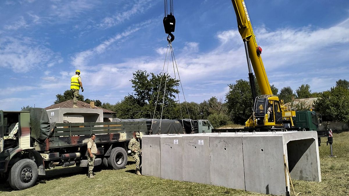 После обнаружения фрагментов упавшего дрона в Румынии начали возводить бетонные убежища на границе с Украиной