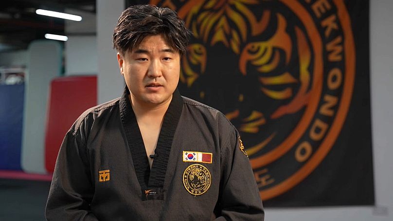 Doha'daki Kim's Xtreme Taekwondo'nun sahibi ve usta eğitmen Sungjin Kim