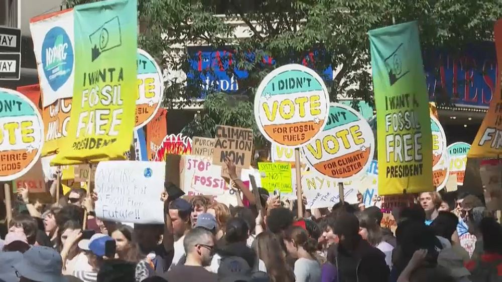 Гледайте: Хиляди протестиращи срещу климата излизат по улиците на Ню Йорк