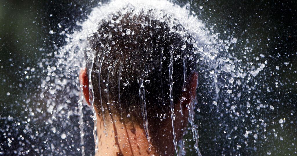 SA advises two-minute shower over water shortage SA advises two-minute shower over water shortage