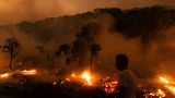 Vista de las llamas mientras arde un bosque, en el pueblo de Dikela, cerca de la ciudad de Alexandroupolis, en la región nororiental de Evros, Grecia, 22 de agosto de 2023.