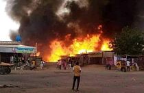نيران مشتعلة في الفاشر، عاصمة ولاية شمال دارفور السودانية.