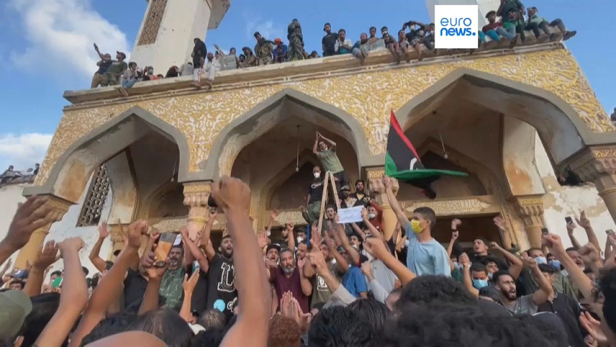 Masivas protestas contra la gestión de las autoridades libias. 