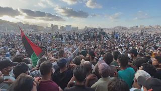 A hatóságok ellen tüntetők Dernában 2023.09.19-én.