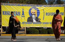 Cartaz com a foto do antigo presidente do templo Sikh, na Columbia Britânica, que foi assassinado