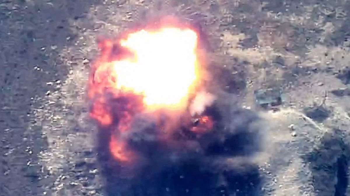 صورة من فيديو نشرته وزارة الدفاع الأذرية خلال غارة جوية على منطقة ناغورني قره باغ 