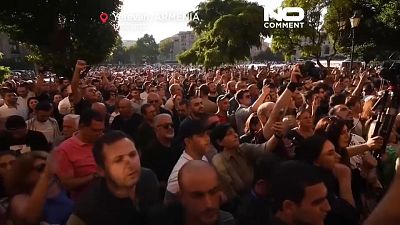 من المظاهرات في العاصمة الأرمينية يريفان