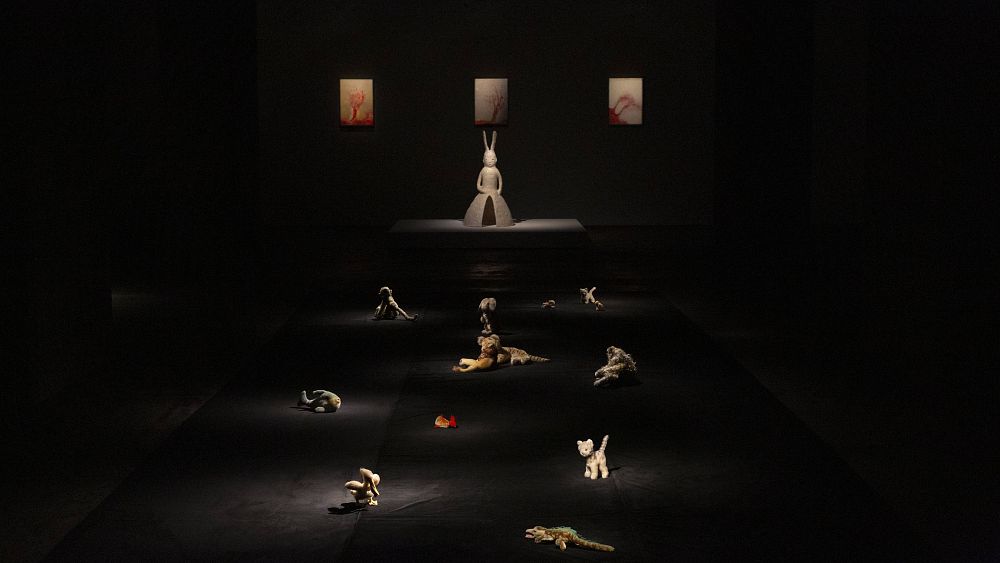 Колекцията от плюшени животни на Лейко Икемура е прозорец към нейната кариера на тази изложба в Берлин