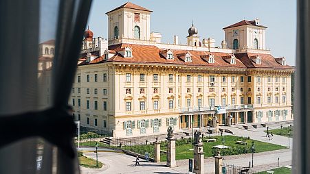 A kismartoni kastély a vele szemben álló Hotel Galantha ablakából nézve 
