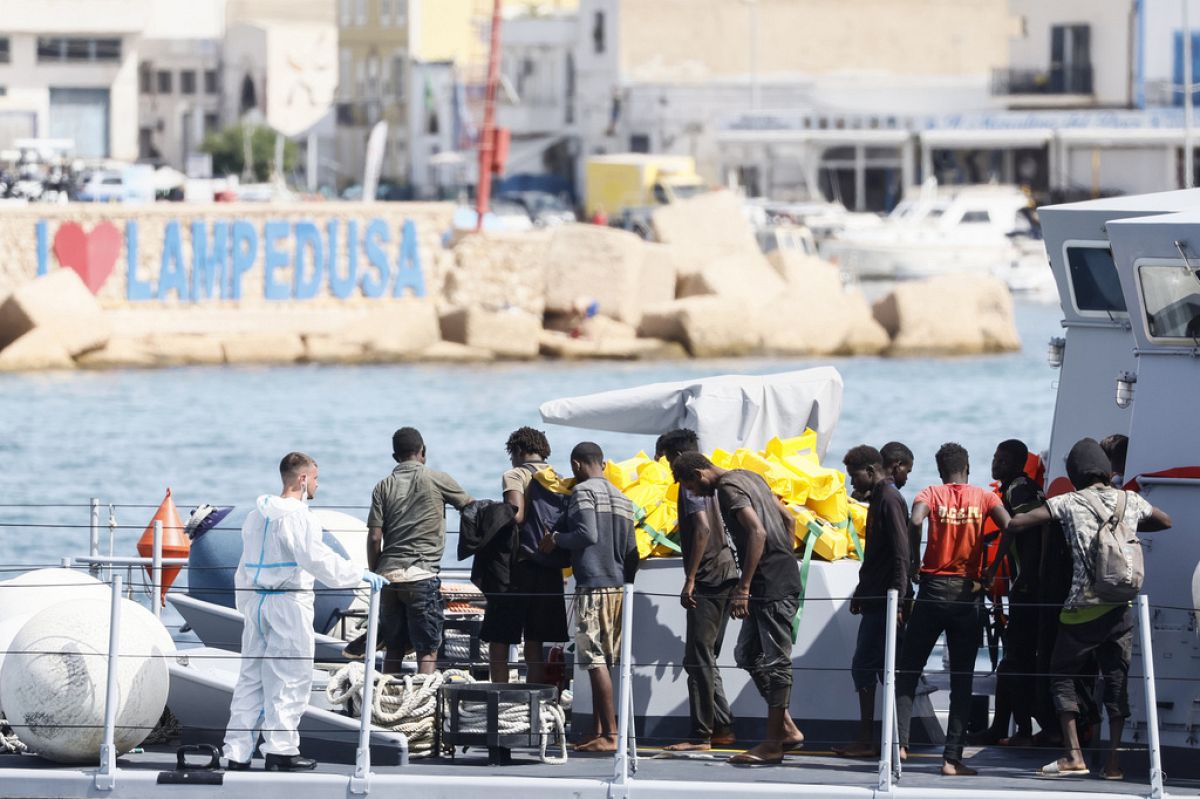 Italy Approves New Migrant Detention As Talk Turns To Naval Blockade To ...