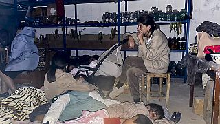 Alvó gyerekek egy óvóhelyen a Hegyi-Karabahban lévő Sztepanakertben 2023. szeptember 20-án,