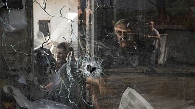 Golyó ütötte lyuk a ciszjordániai Dzsenin menekültáborának egyik ablakán