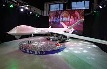 پهپاد ساخت ایران به نام مهاجر-۱۰ در نمایشگاهی متعلق به وزارت دفاع در تهران به نمایش گذاشته شد.