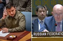 Zelenszkij (1) és Vaszilij Nyebenzja, Oroszország állandó ENSZ-képviselője (2)