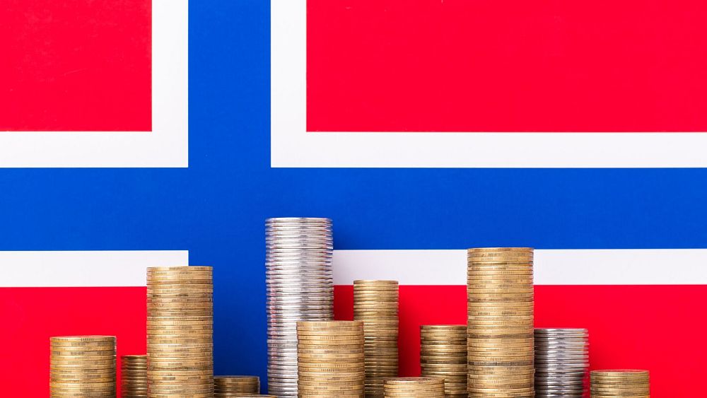 Den norske sentralbanken hever renten, noe som peker mot ytterligere heving i desember