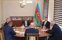 Yevlah kentinde başlayan görüşmelere Azerbaycanlı yetkililer, Ermeni toplumu temsilcileri ve Rus Barış Gücü'nden bir temsilci katılıyor