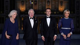 پادشاه و ملکه بریتانیا در کنار رئیس‌جمهوری و بانوی اول فرانسه