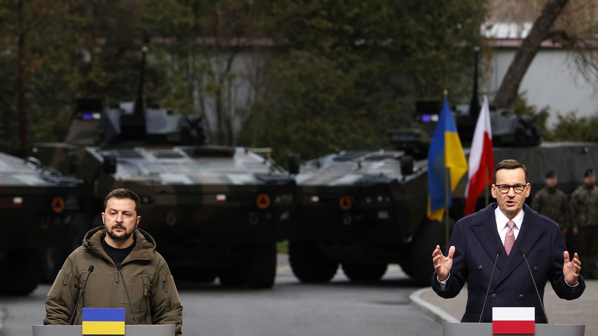 Les relations entre la Pologne et l'Ukraine volent en éclats : Varsovie  cesse de fournir des armes à Kiev