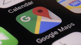 A Google Maps applikációja egy okostelefonon