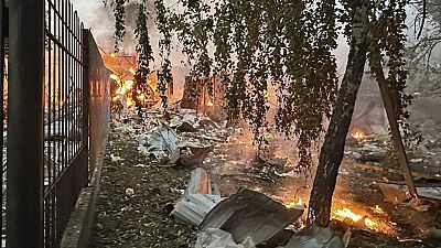 Brände wüten nach einem russischen Raketenangriff auf Kiew