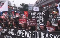 متظاهرون في مانيلا ضد الأحكام العرفية