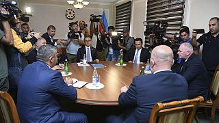 Vertreter der aserbaidschanischen Regierung mit Separatisten der selbsternannten Republik Artsakh sprachen in Yevlax (auch: Jewlach)