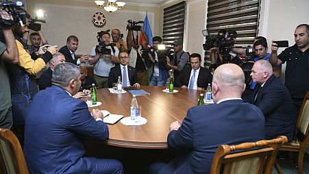 Negociações entre representantes do Azerbaijão e da região separatista