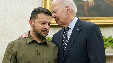 Die Präsidenten der Ukraine und der USA im vertrauten Zwiegespräch im Weißen Haus