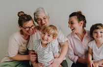 Hangi yaşta en mutlu oluruz? Almanya'daki araştırmacılar, bazı cevaplar bulabilmek için yaşam boyu memnuniyet üzerine kapsamlı bir çalışma yürüttüler.