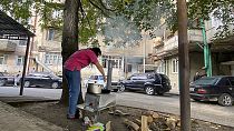 Στεπάνακερτ/Χανκέντι: Μια γυναίκα μαγειρεύει στο δρόμο